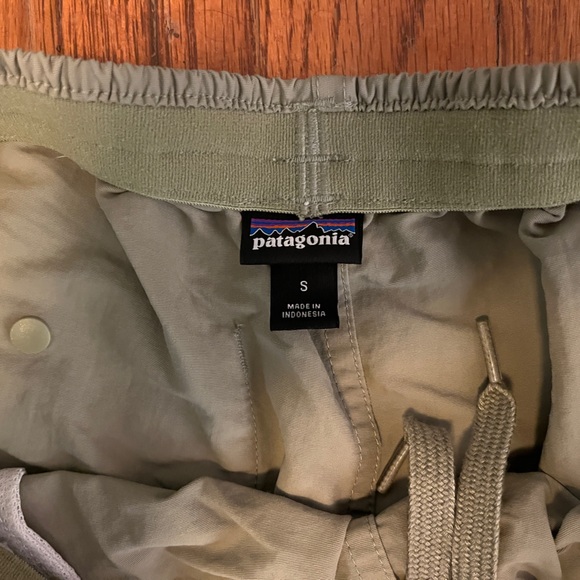 Olive Green Patagonia Women's Baggies Longs - Picture 3 of 3